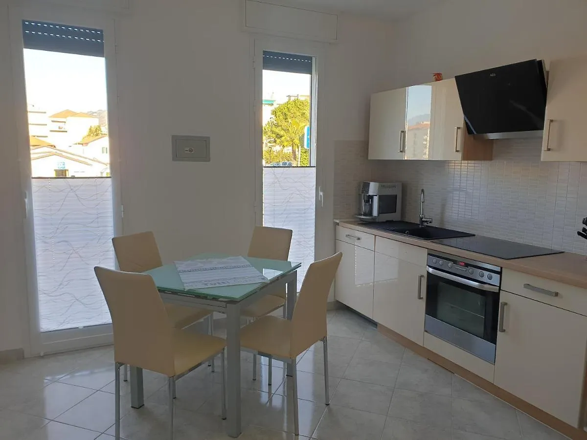 Apartment Casa Marisa, 40 Metri Dalla Spiaggia Vallecrosia Italy